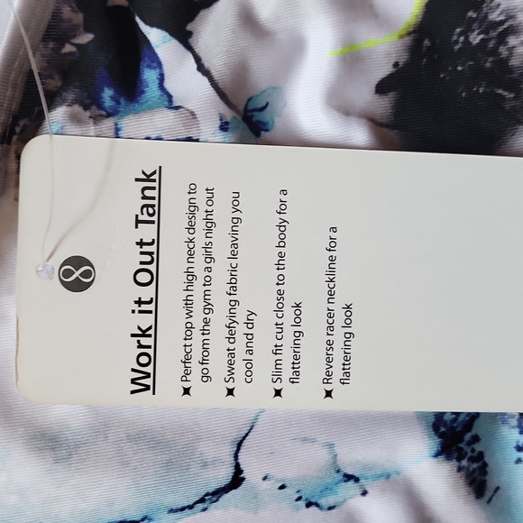 Layer 8 Workout Tank Medium - Picture 4 of 5